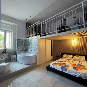 https://apt-charm-e-chic.hotels-amalfi.com